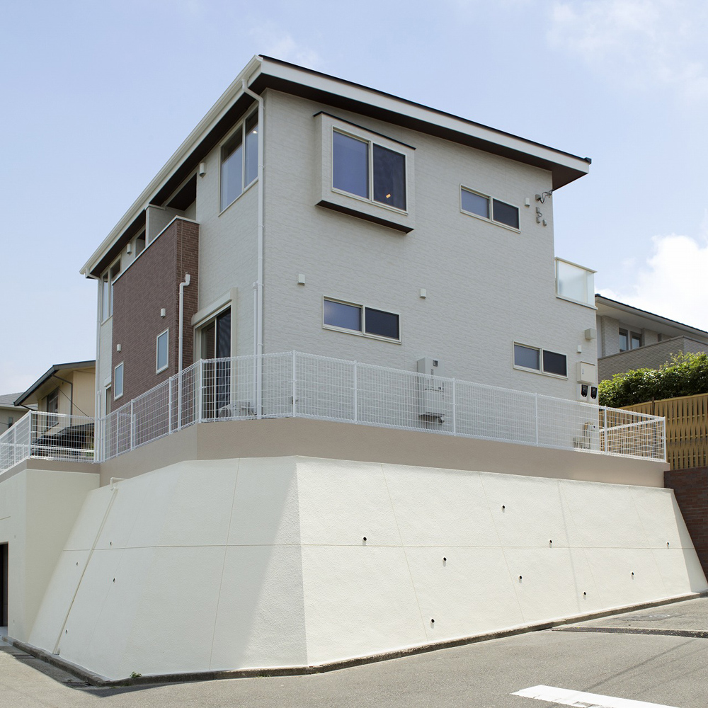 約４１坪　横須賀市　丘の上の眺望を活かした地下車庫付き賃貸住宅